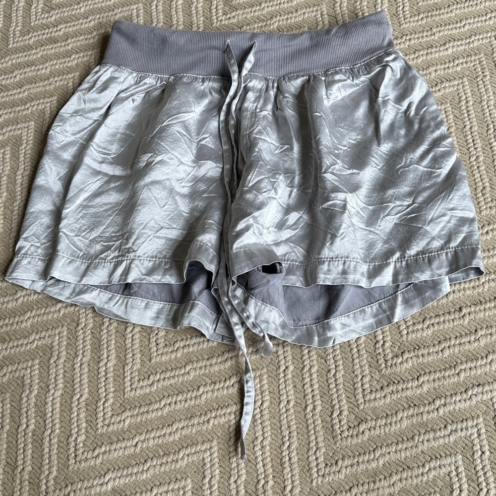 PJ Harlow Mikel shorts size small